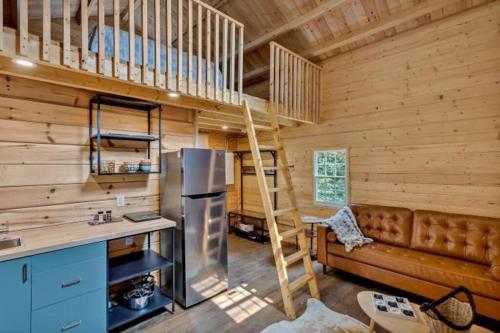 Lofted Kabin Pavo in Peterborough, Canada