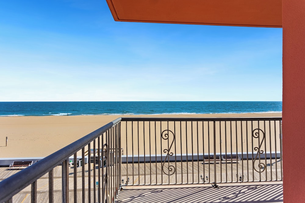 Americana Motor Inn Oceanfront - photo 36