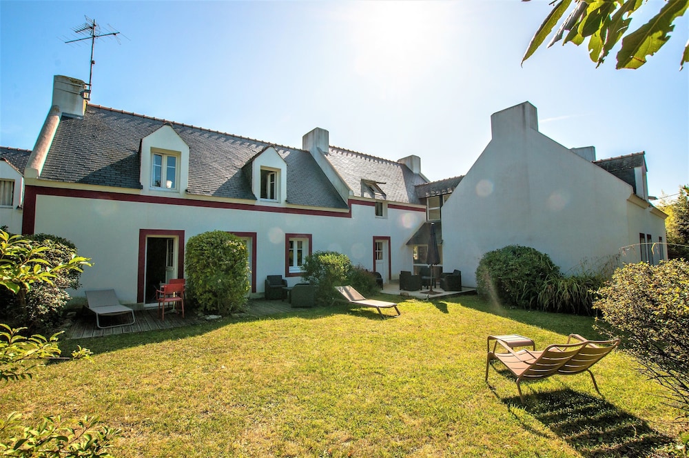 Hotel Le Clos Fleuri in Le Palais, France