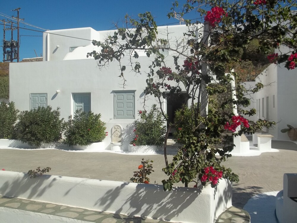 Karavas Apartments — 4-Star Luxury Hotel in Mykonos, Greece