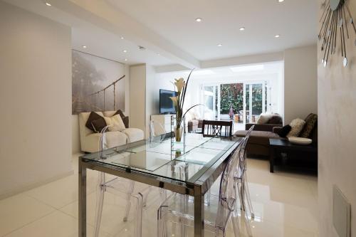 Veeve Village Serenity — 5-Star Luxury Hotel in London, United Kingdom