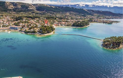 3 Bedroom Awesome Home In Banjol — 4-Star Luxury Hotel in Banjol, Croatia