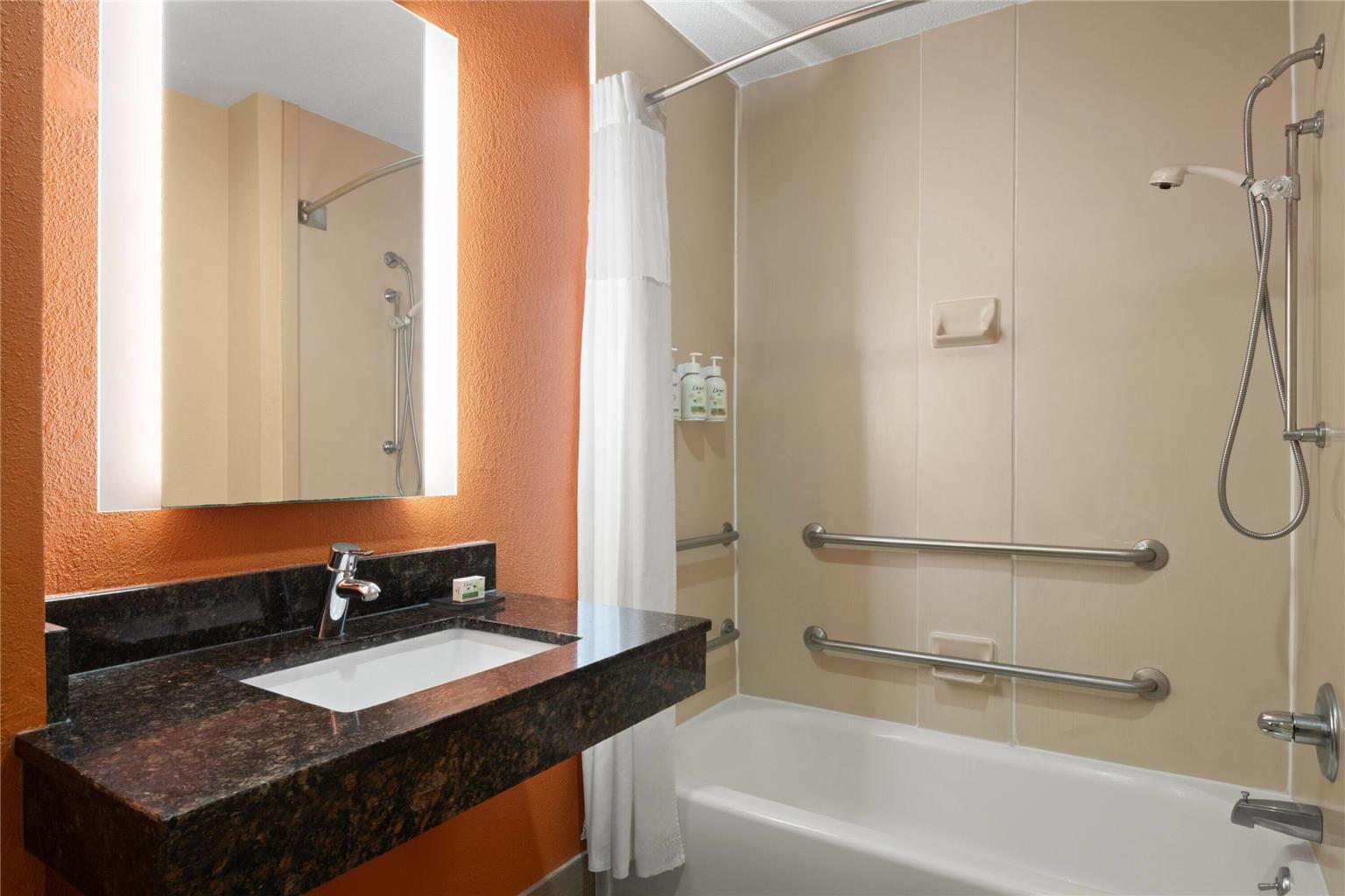 La Quinta Inn & Suites by Wyndham Florence - photo 64