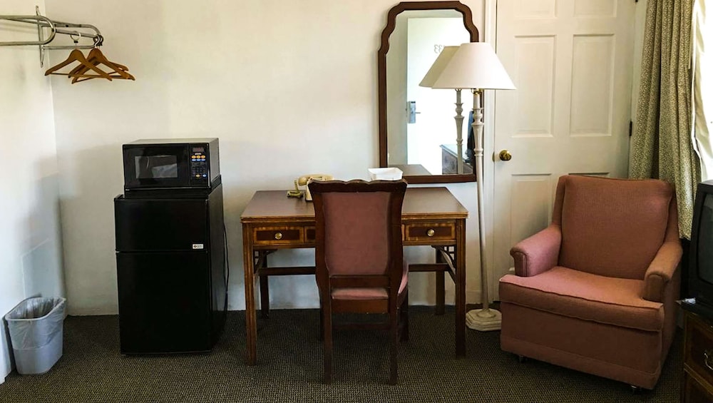 Relax Inn Altoona - photo 37
