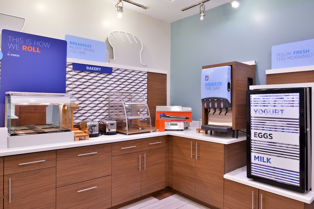 Holiday Inn Express New Orleans Arts District by IHG - photo 35