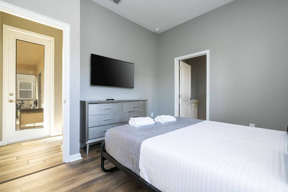 Solterra 12bd 11 5bat Sleeps24 Disney Pool Spa - photo 79