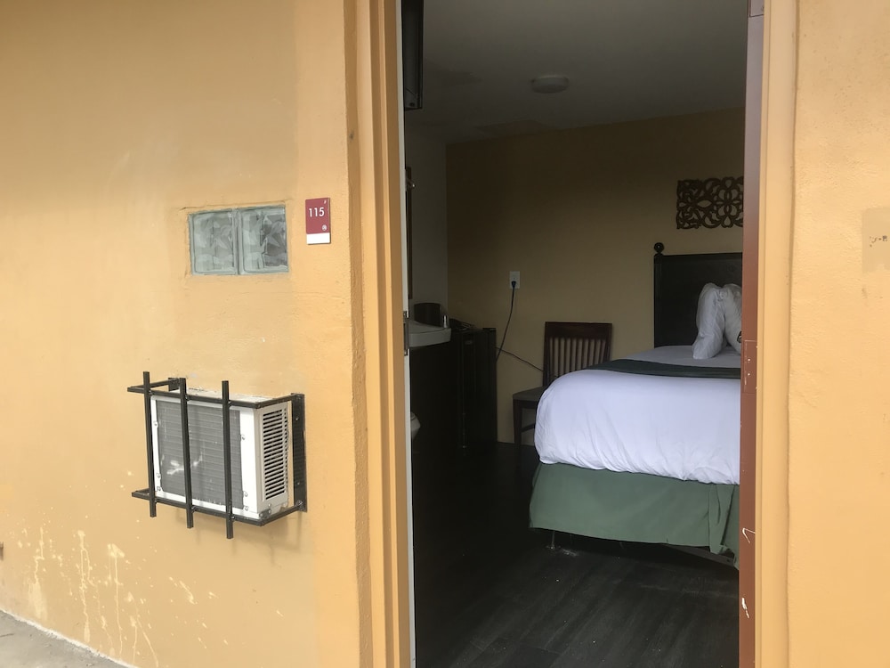 Hotel Bel Air Orlando near Florida Mall - photo 17