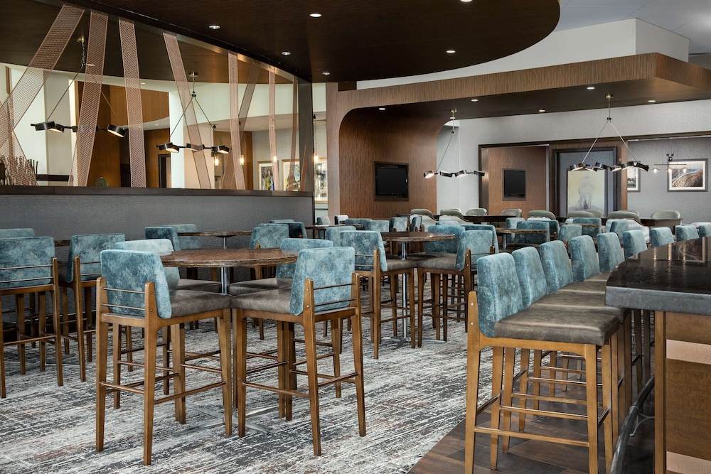 Embassy Suites Springfield - photo 35
