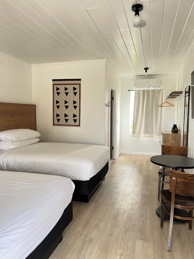 Triangle Motel - photo 16