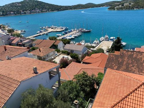 Seaspray Apartments Tisno — 4-Star Luxury Hotel in Tisno, Croatia