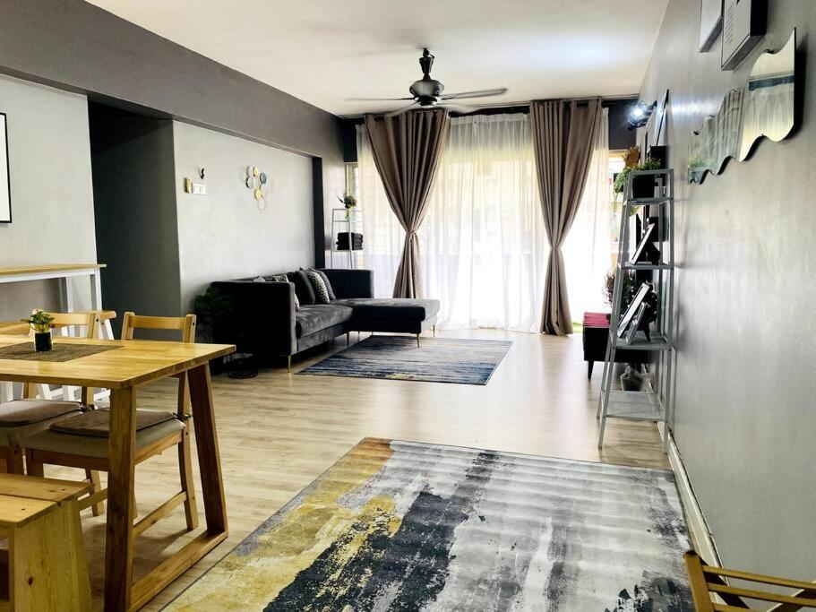 Suasana Stay & Homestay Sentul Utama Kuala Lumpur 3R3BR 2AC 2 Car park Netflix WIFI Pool View — 4-Star Luxury Hotel in Kuala Lumpur, Malaysia