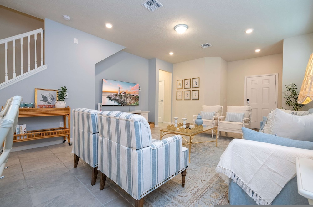 Amazing 5 Suite Home With Resort style Amenities - photo 10