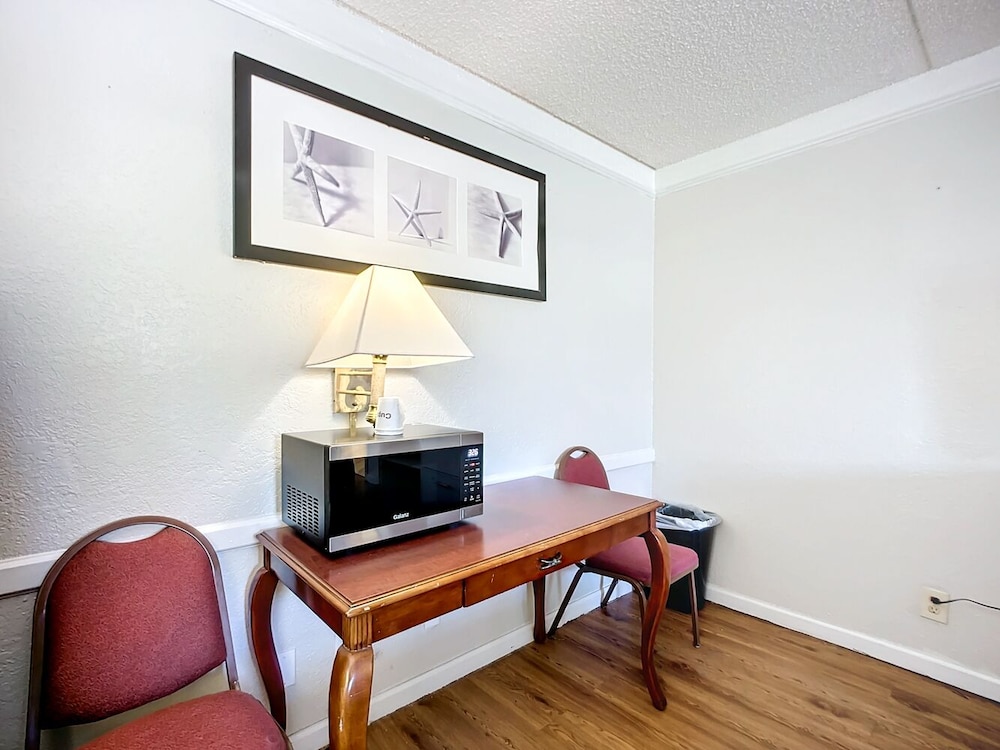 Stayable Suites Jacksonville - photo 42