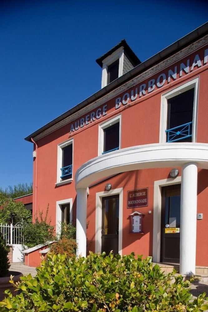 Auberge Bourbonnaise pet-friendly hotel Saint-Yorre