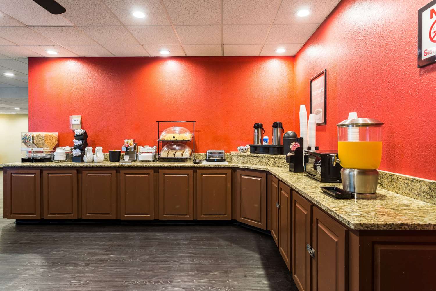 Econo Lodge Homewood Birmingham - photo 8