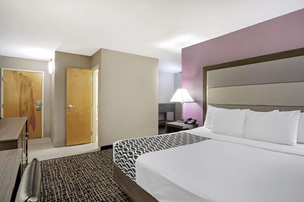 La Quinta Inn by Wyndham Radford - photo 20