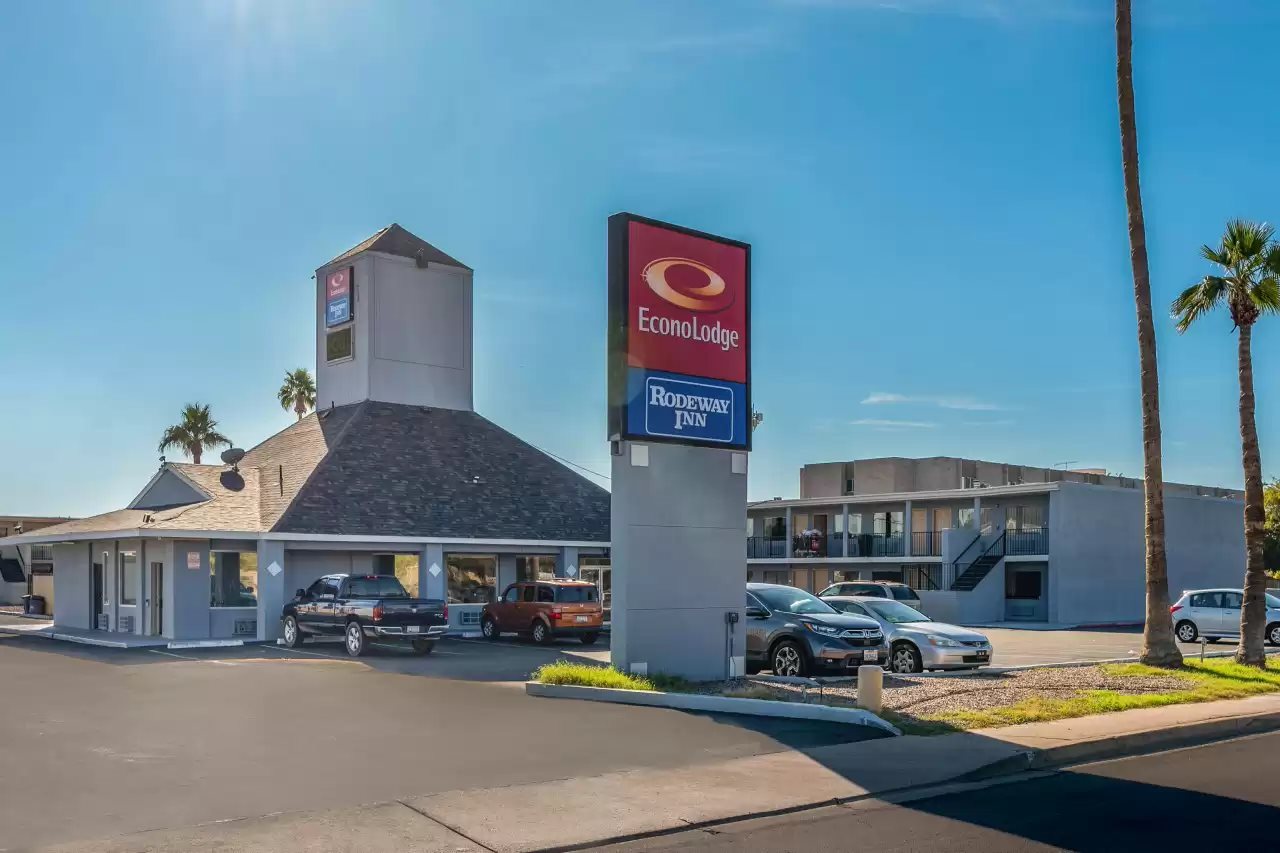 Travelodge by Wyndham Phoenix North