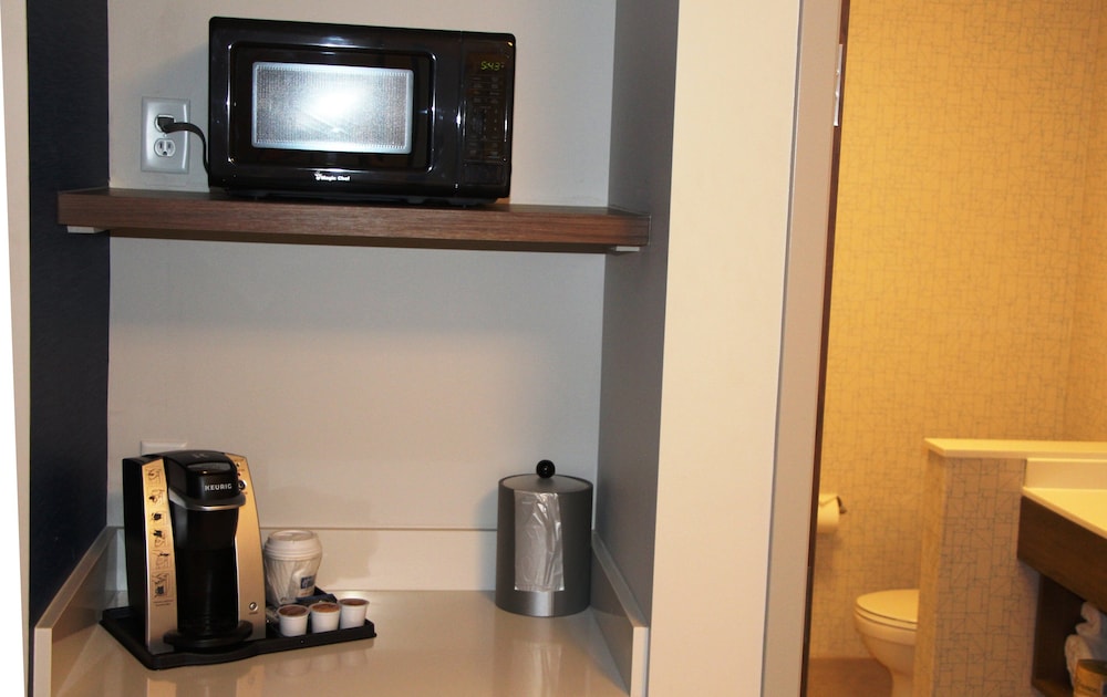 Holiday Inn Express & Suites Phoenix Airport North by IHG - photo 70