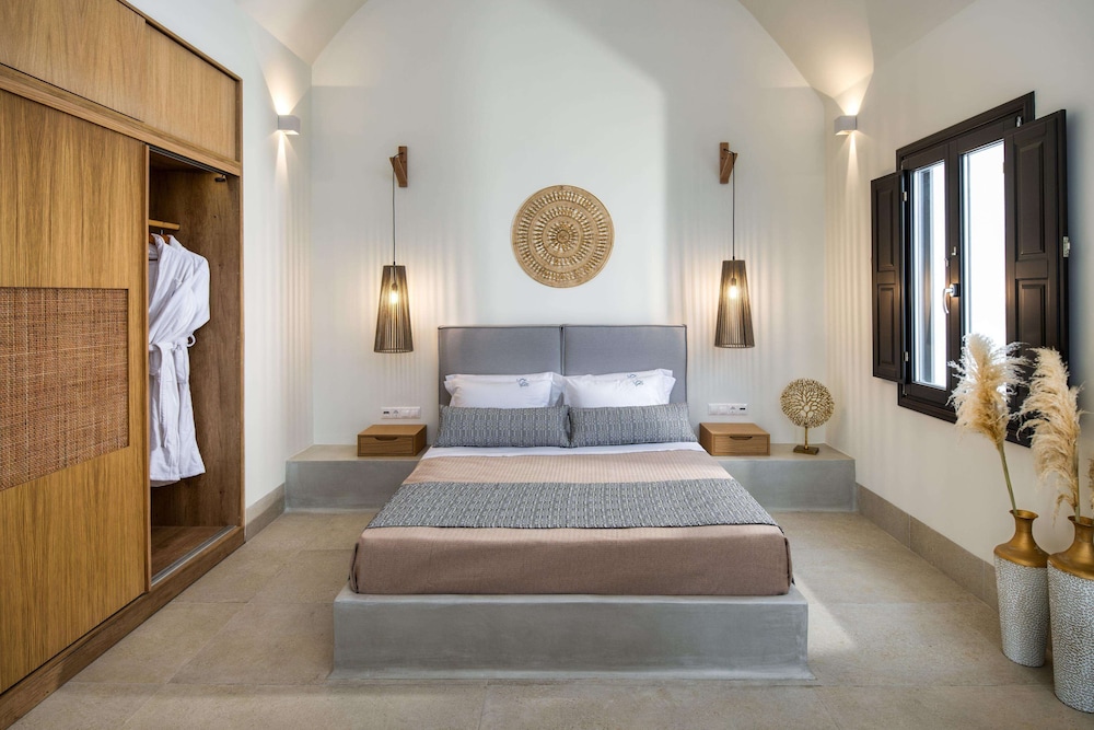Venus Sunrise Suites & Villas — 4-Star Luxury Hotel in Fira, Greece
