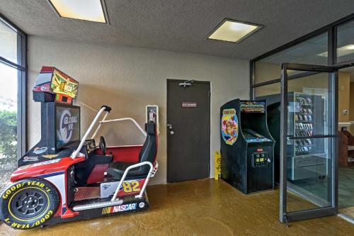 Pool Access Oceanfront Myrtle Beach Getaway — 4-Star Luxury Hotel in Myrtle Beach, United States