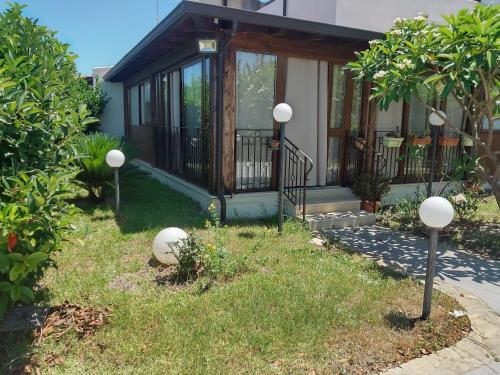 Casa Vacanze Villa Pomelia — 4-Star Luxury Hotel in Campofelice Di Roccella, Italy