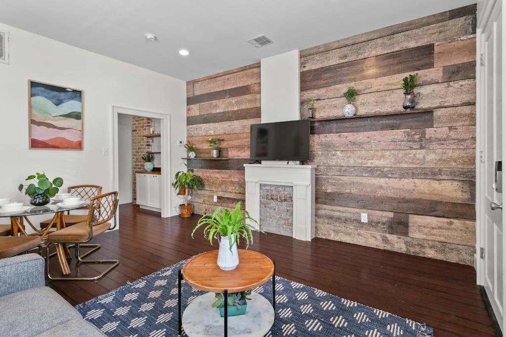 Stylish Creole Cottage 1 BD Home Central Location — 4-Star Luxury Hotel in New Orleans, United States