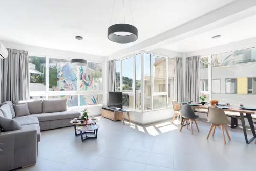 Chic New Apt with Acropolis View in Monastiraki — 4-Star Luxury Hotel in Athens, Greece