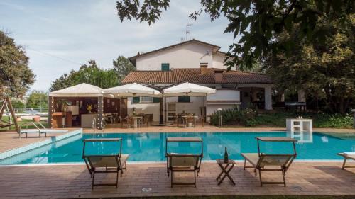 La Scuderia 8 Emma Villas — 4-Star Luxury Hotel in Savignano Sul Rubicone, Italy