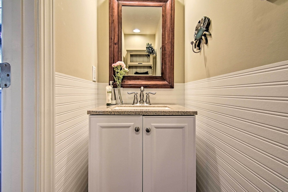 Resort Amenities & Screened Porch: Ocean View Home - photo 7