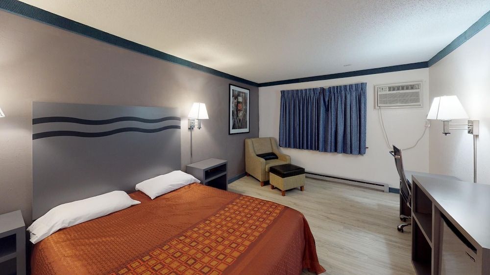 Waconia Inn & Suites - photo 16