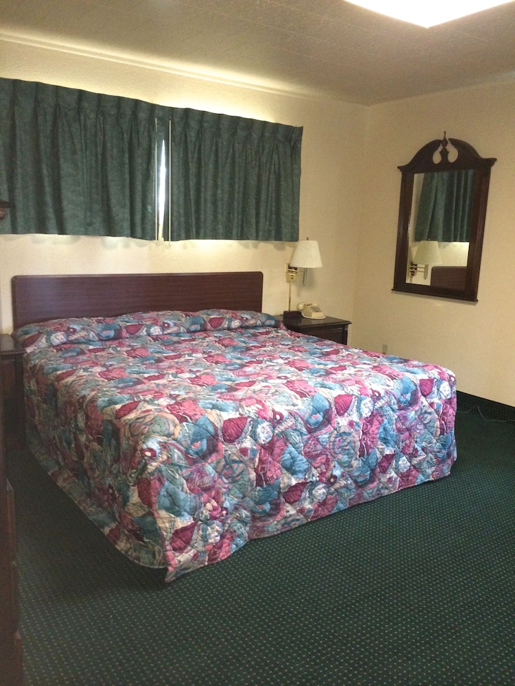 Rapids Inn and Suites - photo 13