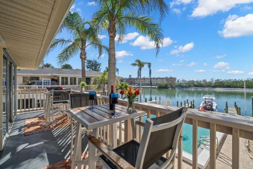Bayside Escape Condo w Dock Pool and Near Beach — 4-Star Luxury Hotel in Sarasota, United States