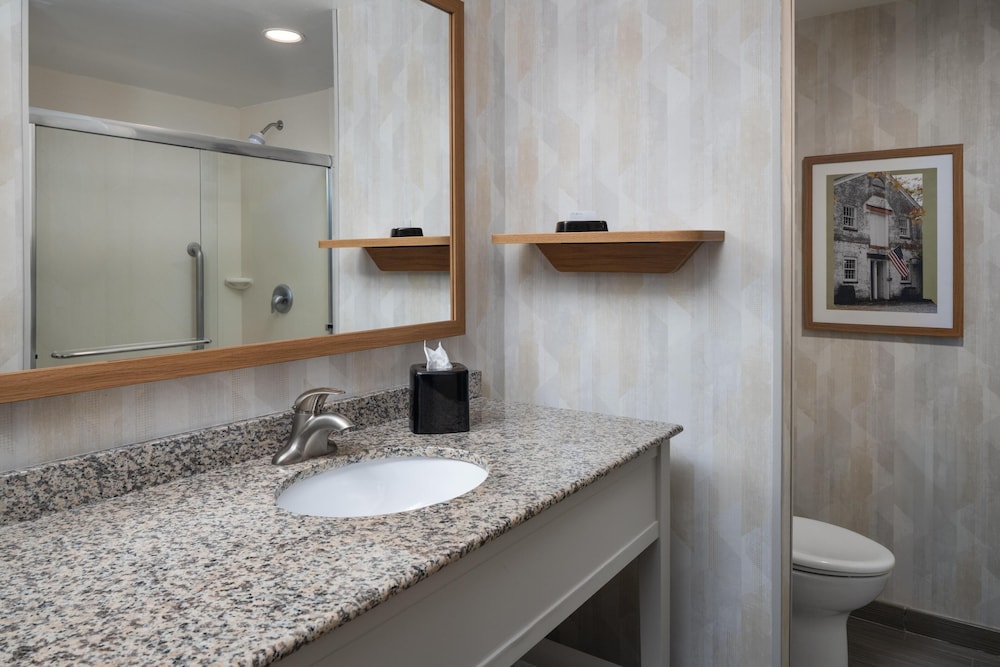 Hampton Inn Neptune Wall - photo 21