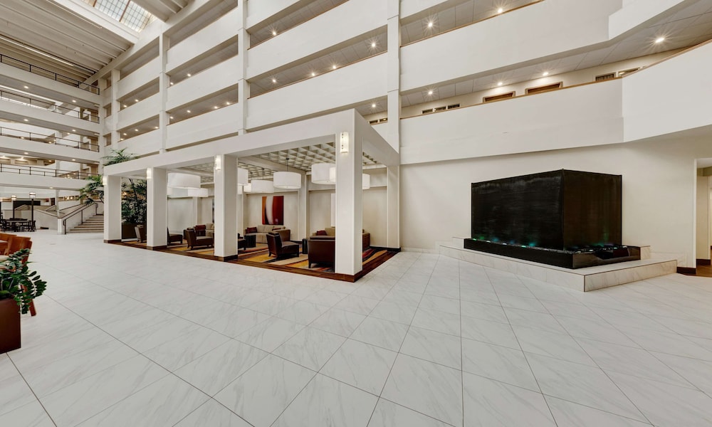 Embassy Suites by Hilton Milwaukee Brookfield - photo 4