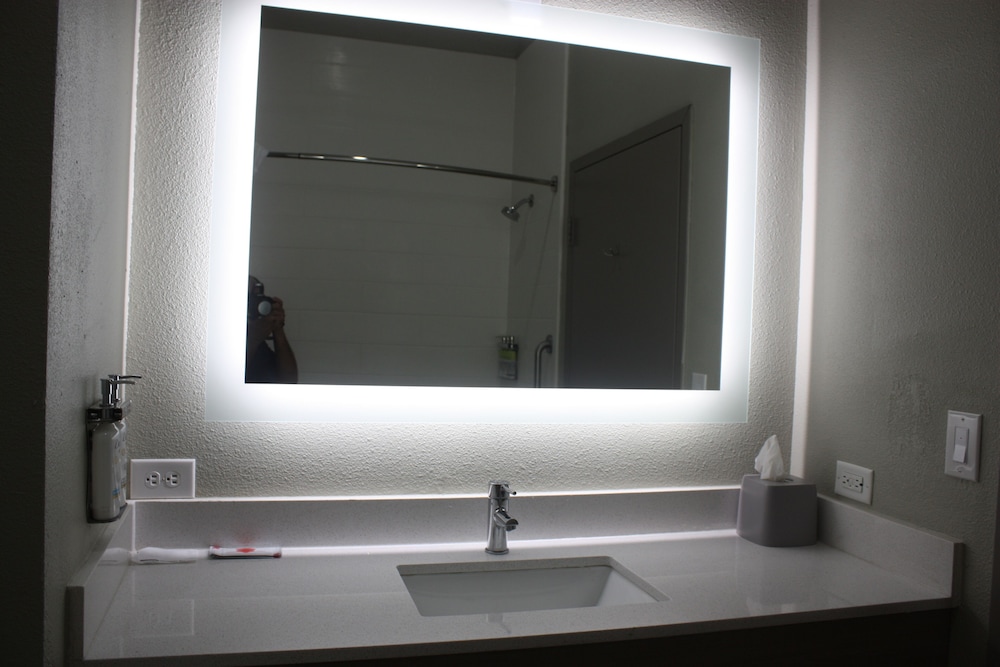 Holiday Inn Express Hotel & Suites Shamrock North by IHG - photo 43