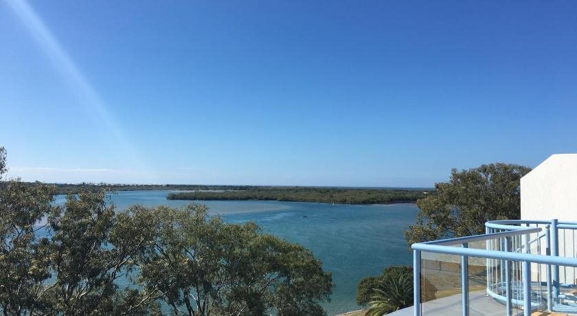 16 Crystal Waters — 4-Star Luxury Hotel in Maroochydore, Australia
