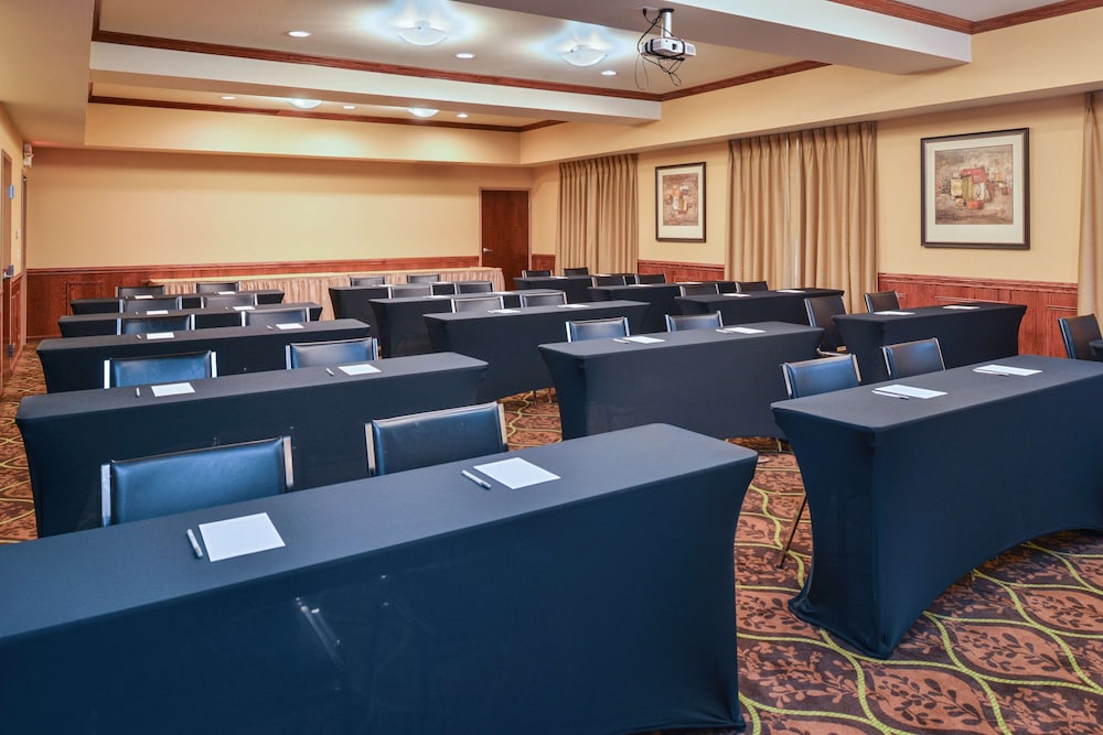 Hampton Inn & Suites Greenville - photo 46