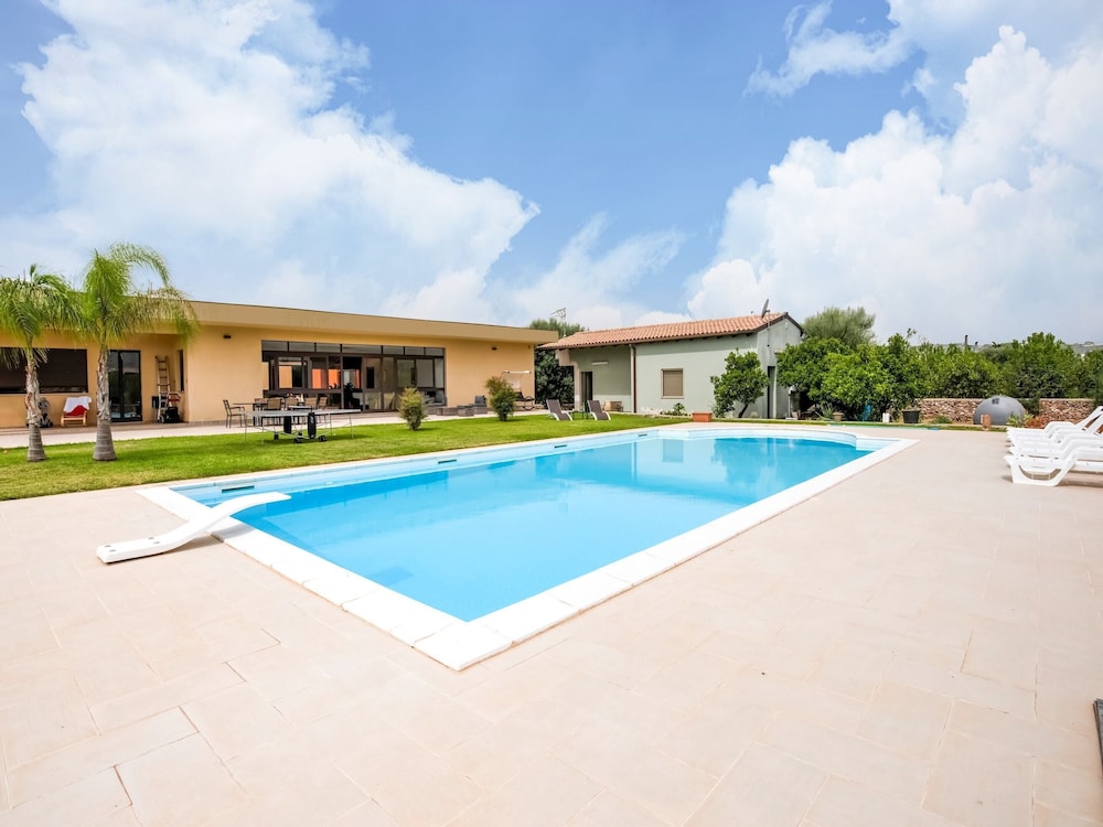 Villa in Solarino With Private Pool — 4-Star Luxury Hotel in Floridia, Italy