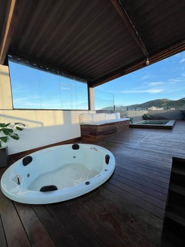 Triplex Com Hidro E Piscina - carbon neutral hotel in Arraial Do Cabo