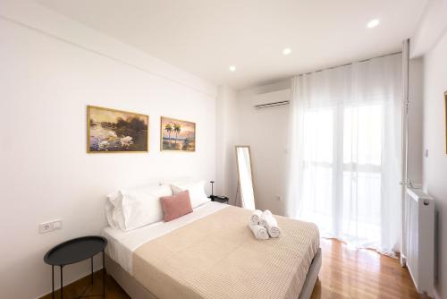 Eclectic Moonstone Apartment in Athens — 4-Star Luxury Hotel in Athens, Greece