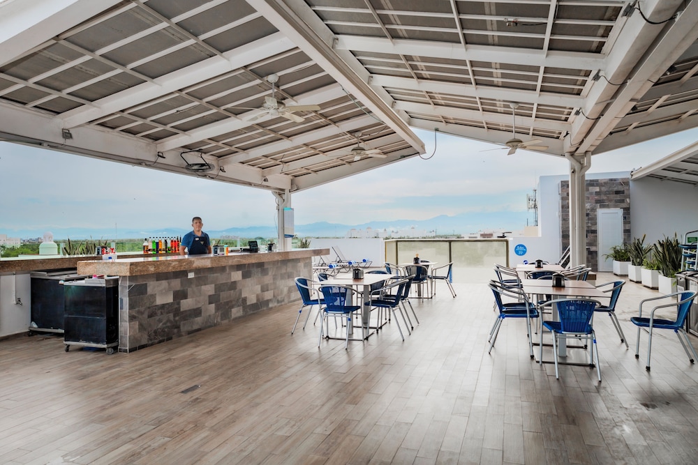 Poolside bar