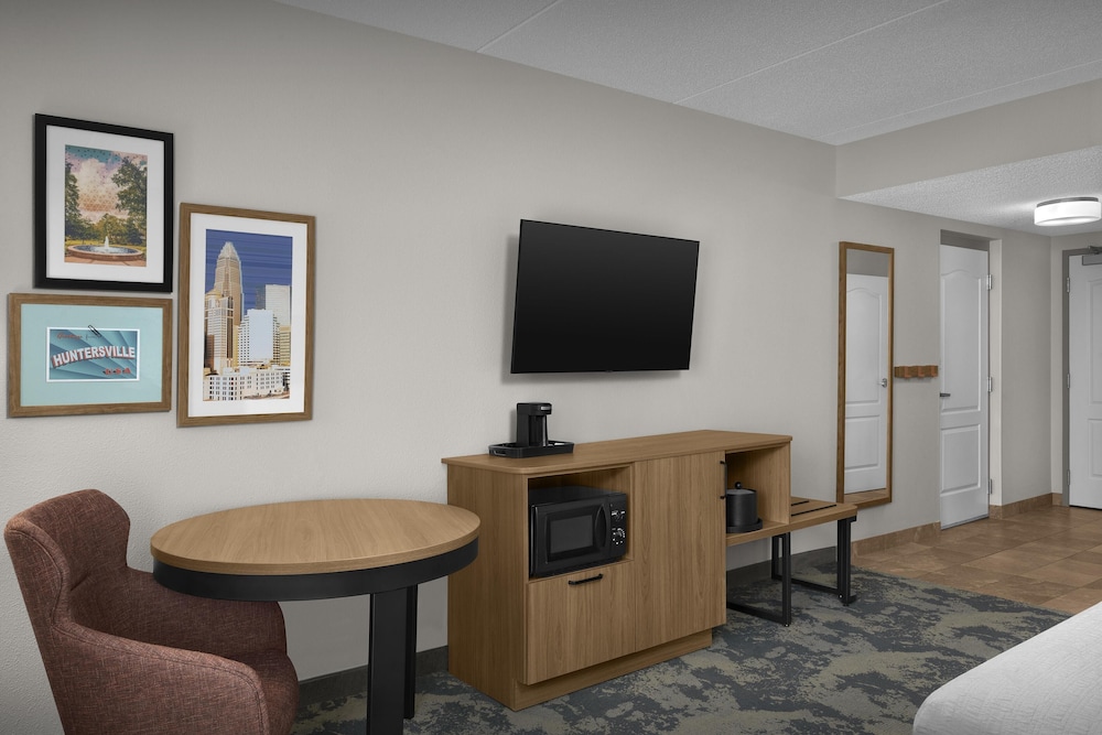 Hampton Inn & Suites Huntersville - photo 7