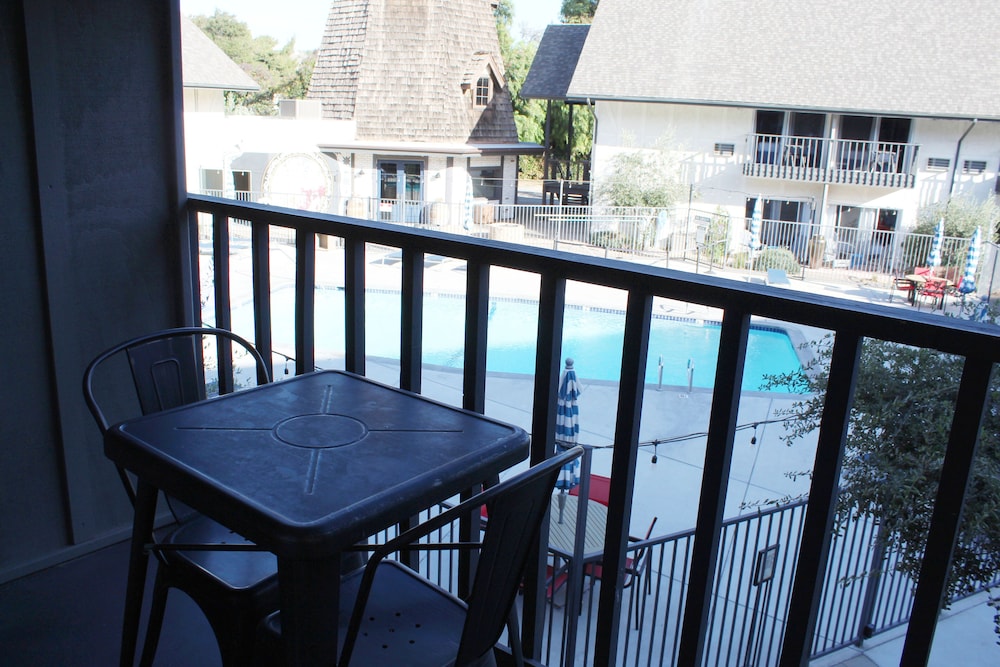 Sideways Inn - photo 40