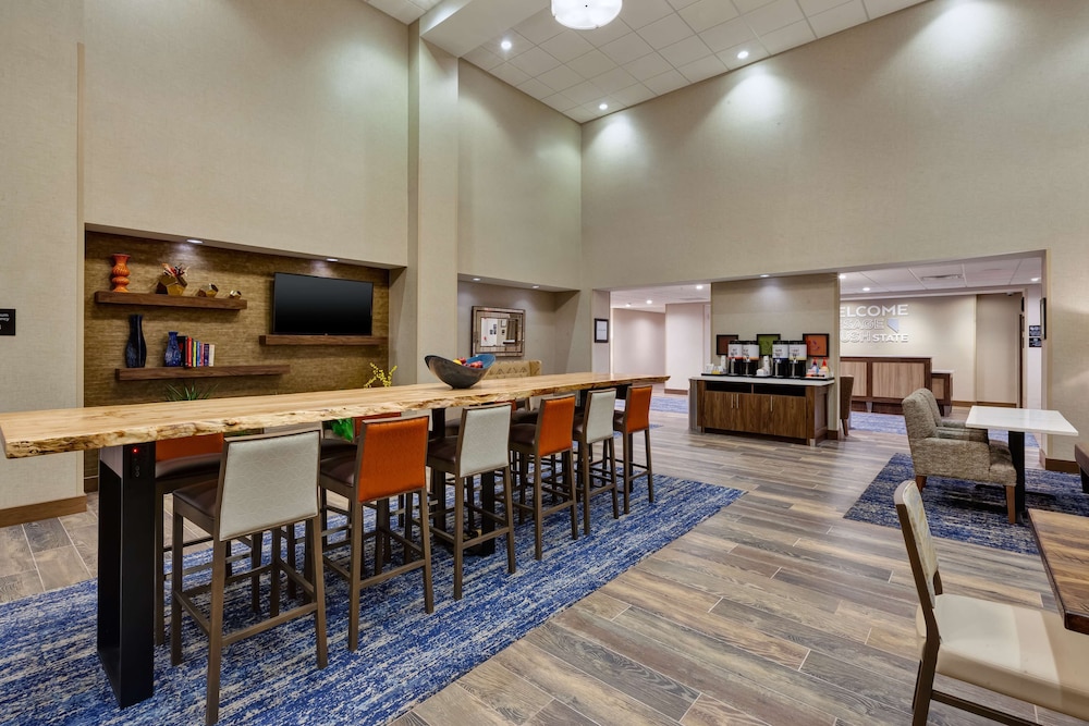 Hampton Inn & Suites Wells - photo 2