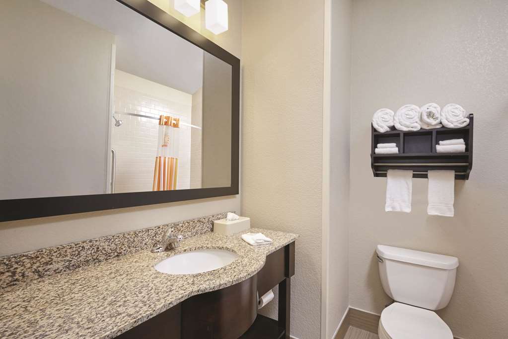 La Quinta Inn & Suites by Wyndham South Bend - photo 14