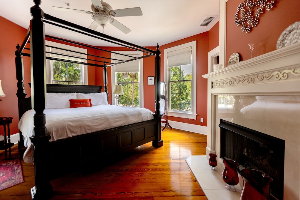 Camellia Rose Inn - photo 12
