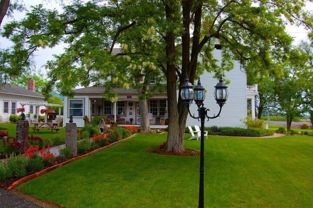 Bybee's Historic Inn - photo 106