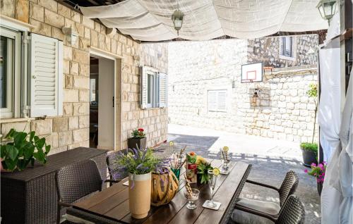 1 Bedroom Amazing Home In Komolac