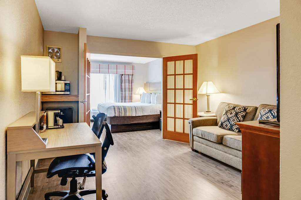 Country Inn & Suites by Radisson Grand Rapids Airport MI - photo 30