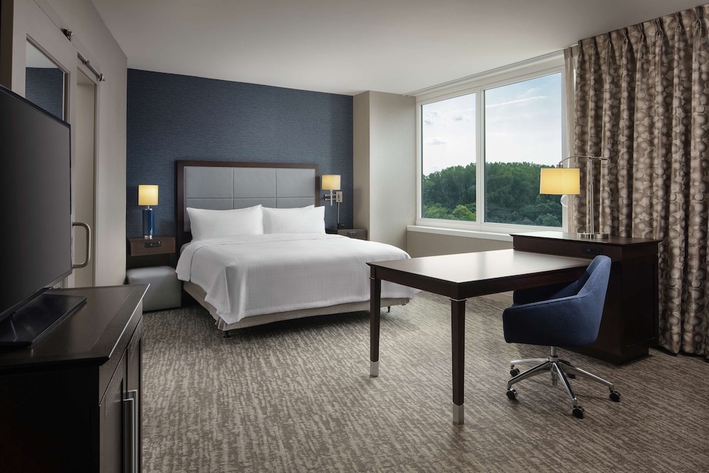 Hampton Inn & Suites Teaneck Glenpointe - photo 8